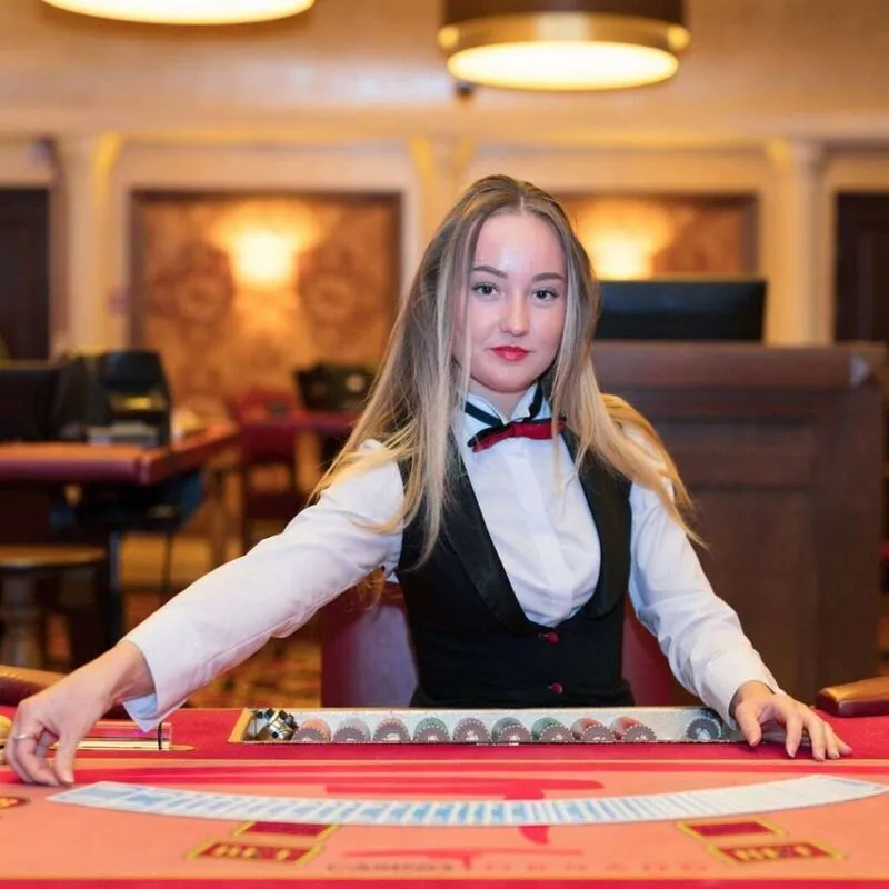Casino người chia bài được biết đến với nhiều tên gọi khác nhau